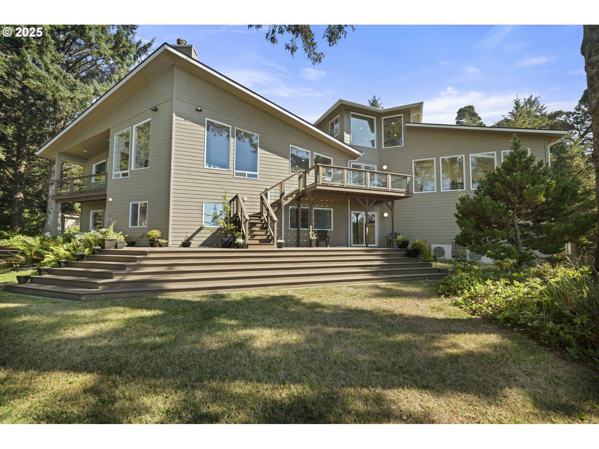 Mound Way, Gold Beach, OR 97444