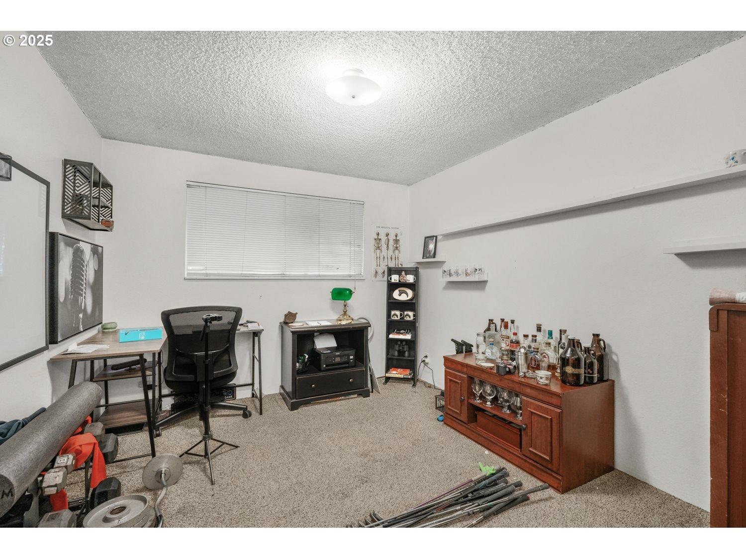 W Gloucester St, Gladstone, OR 97027