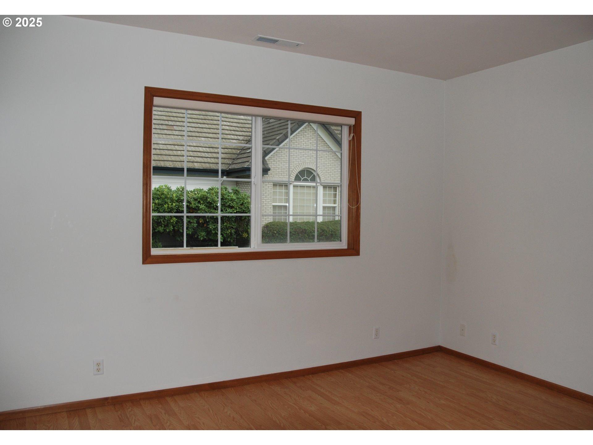 Lake Cove Ave, Eugene, OR 97408