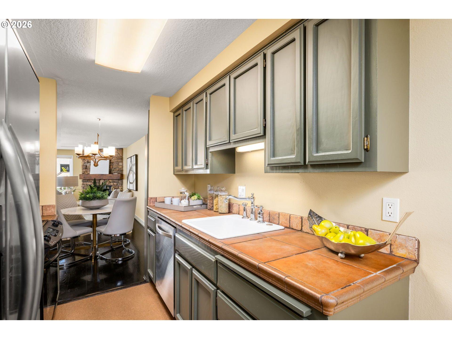 S Riverside Ln, Portland, OR 97239
