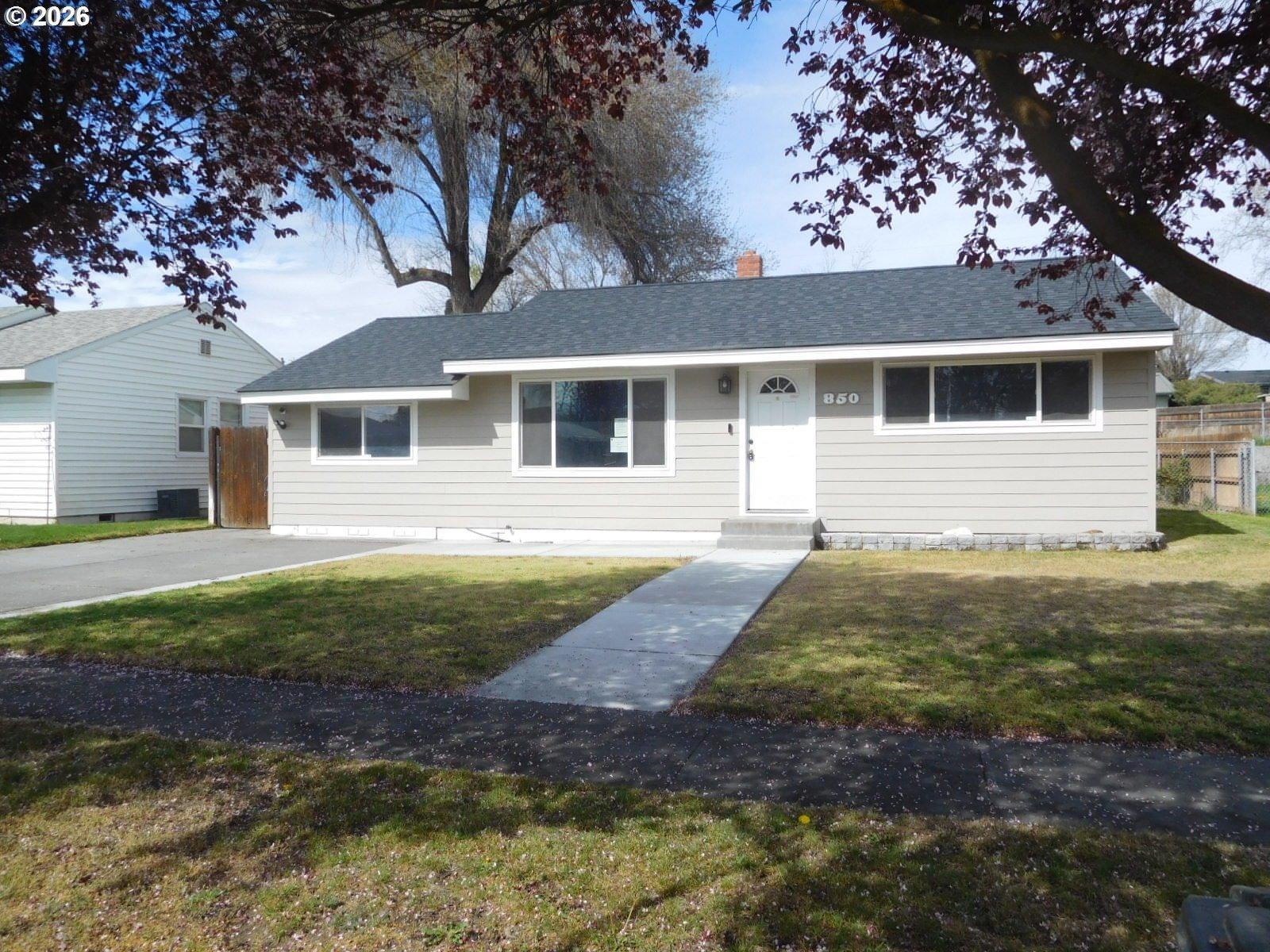 W Madrona Ave, Hermiston, OR 97838
