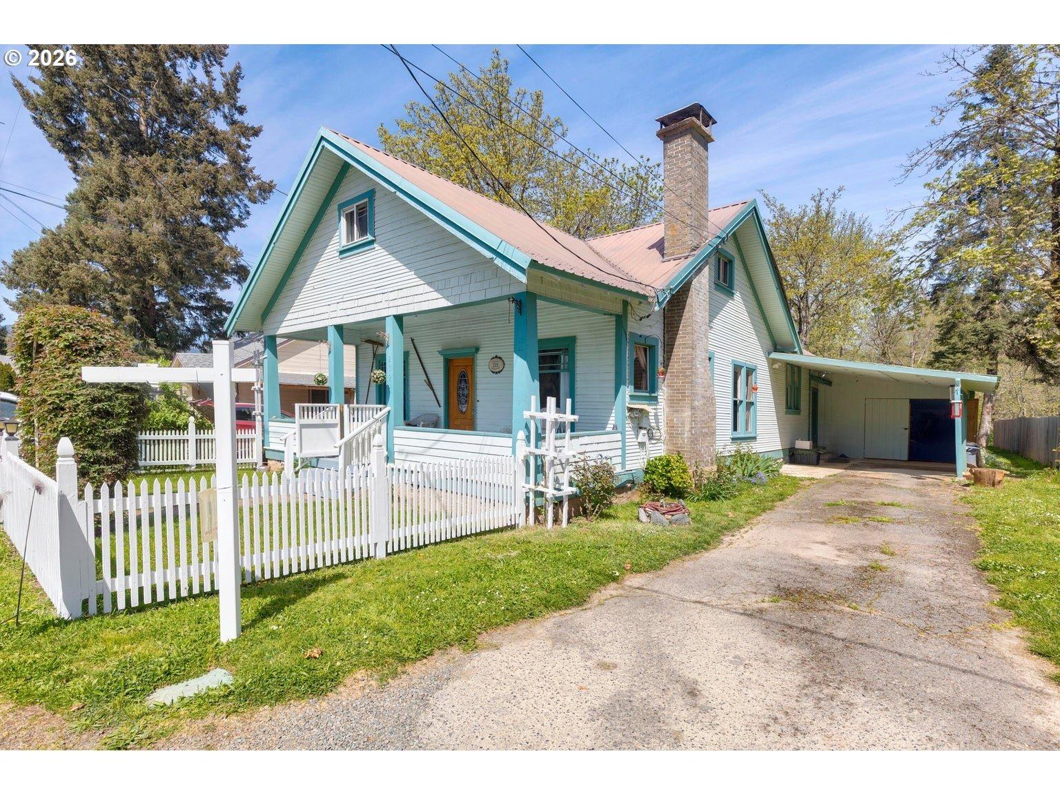 Gilbert Ave, Glendale, OR 97442
