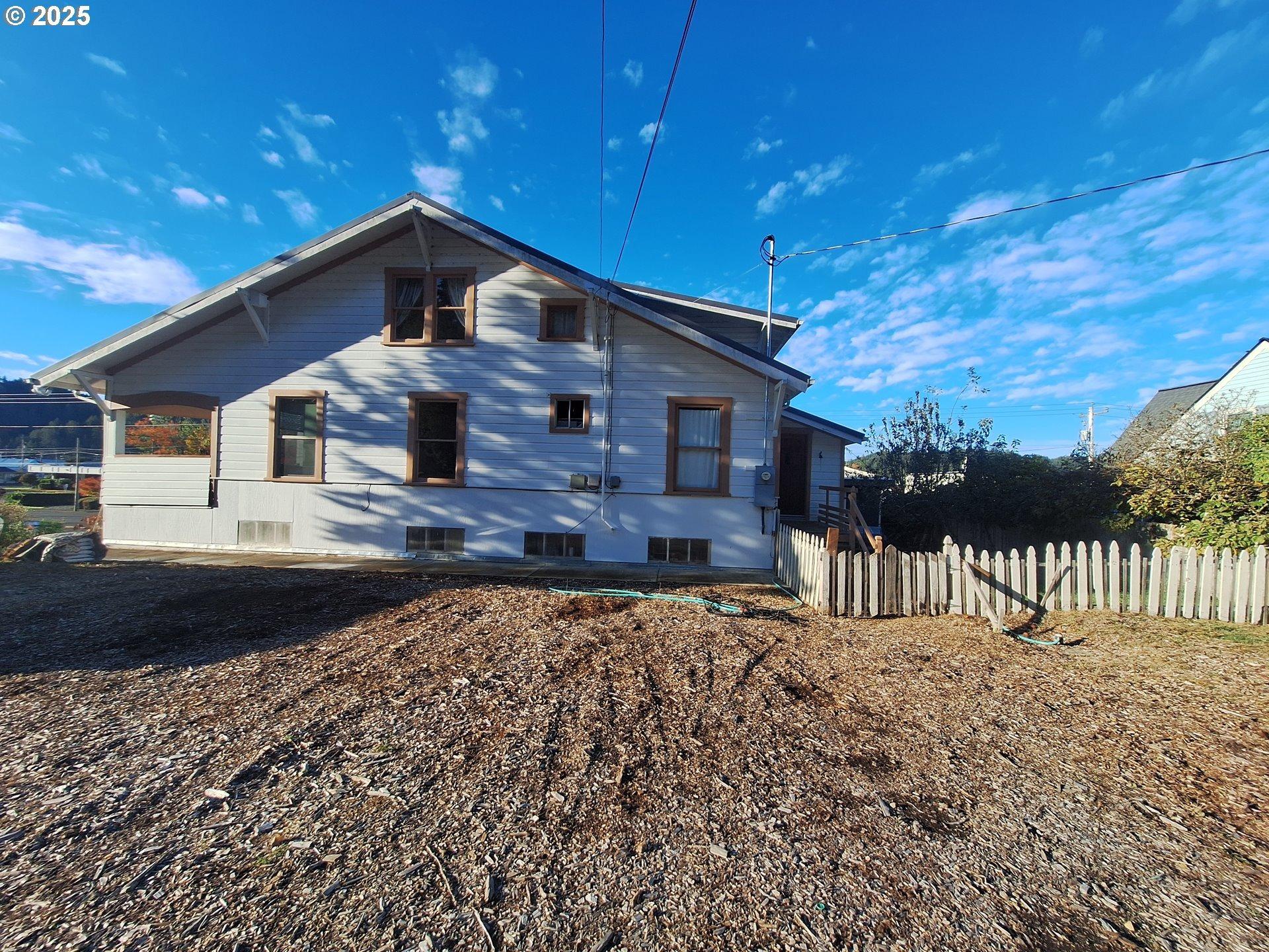 S 6th St, Reedsport, OR 97467