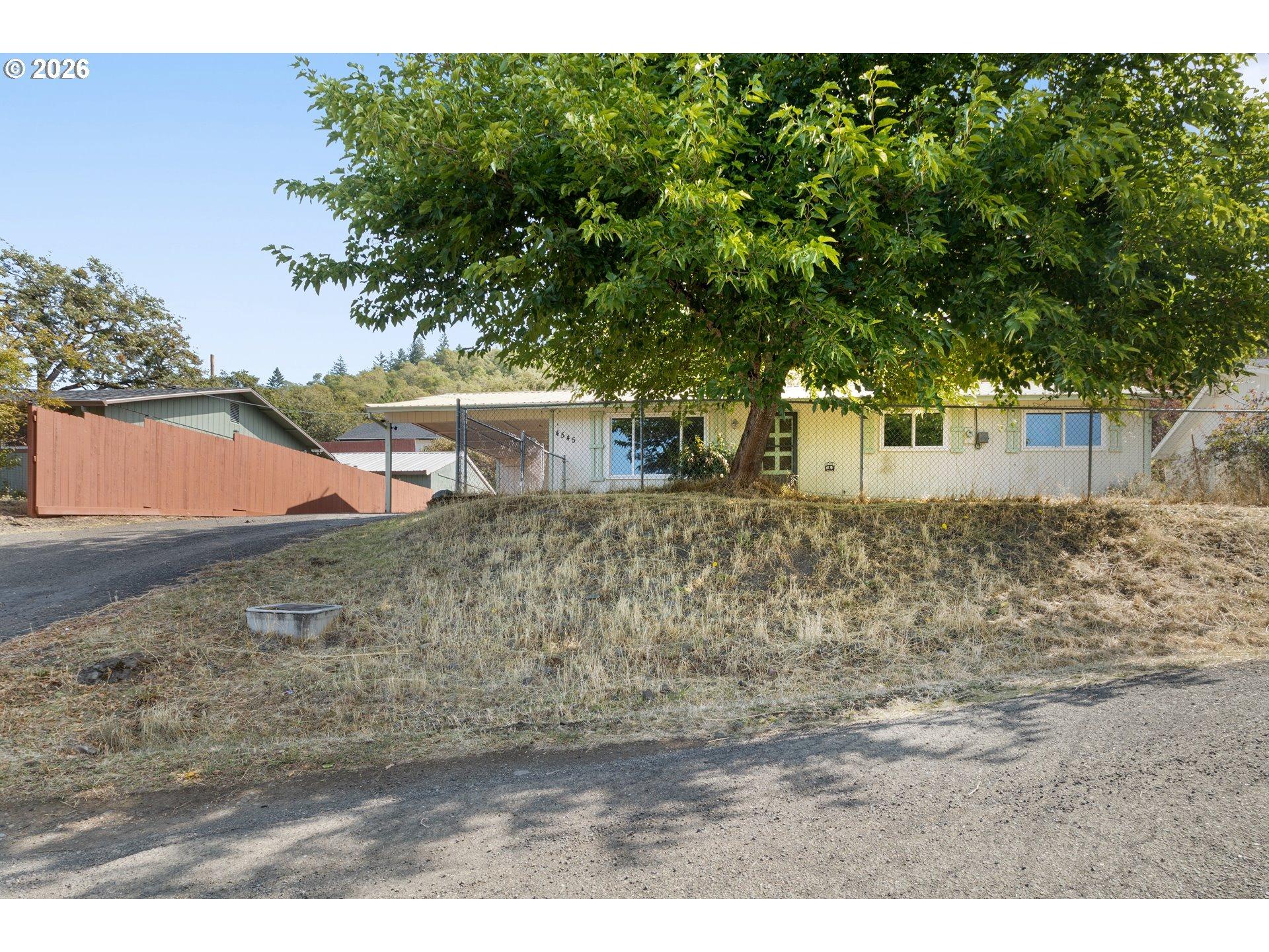 Ridenour St, Roseburg, OR 97470