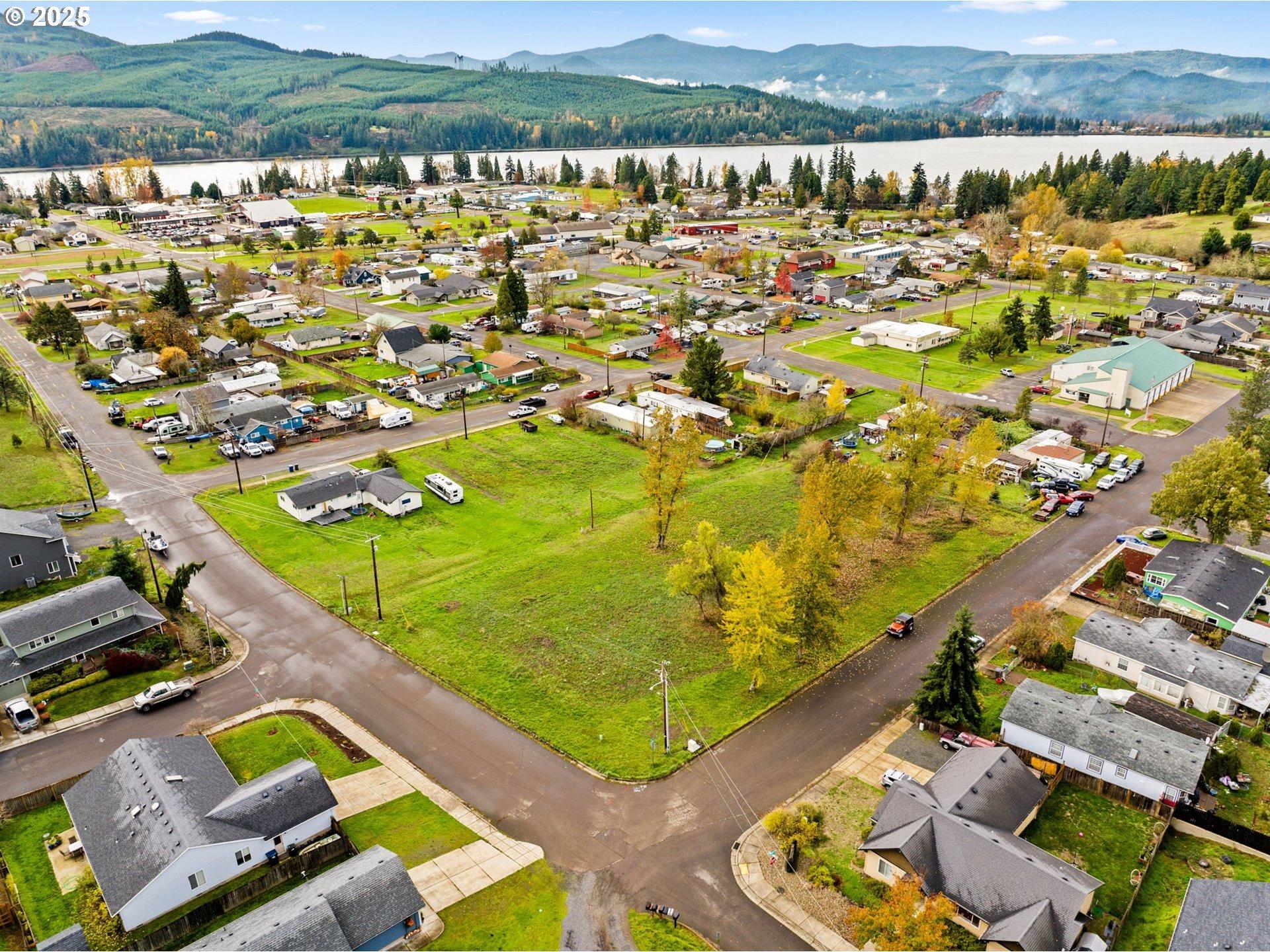 E 3rd St, Lowell, OR 97452