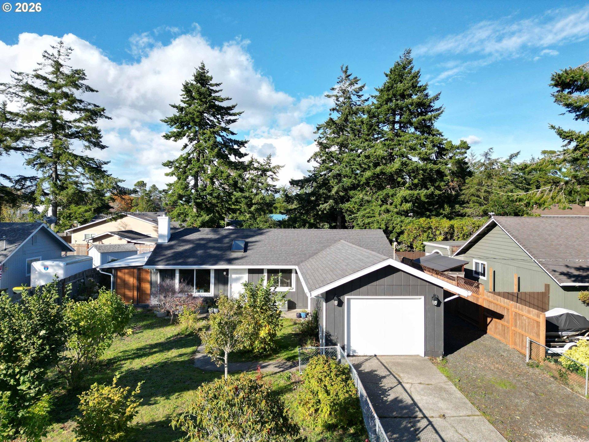 19th St, Florence, OR 97439