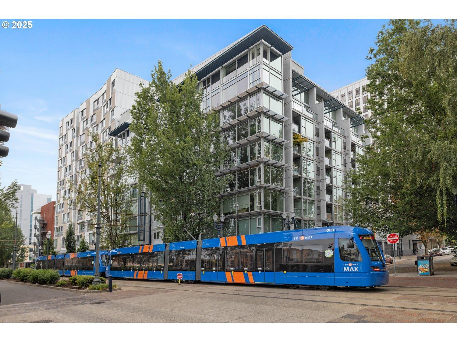 Ne Holladay St, Portland, OR 97232