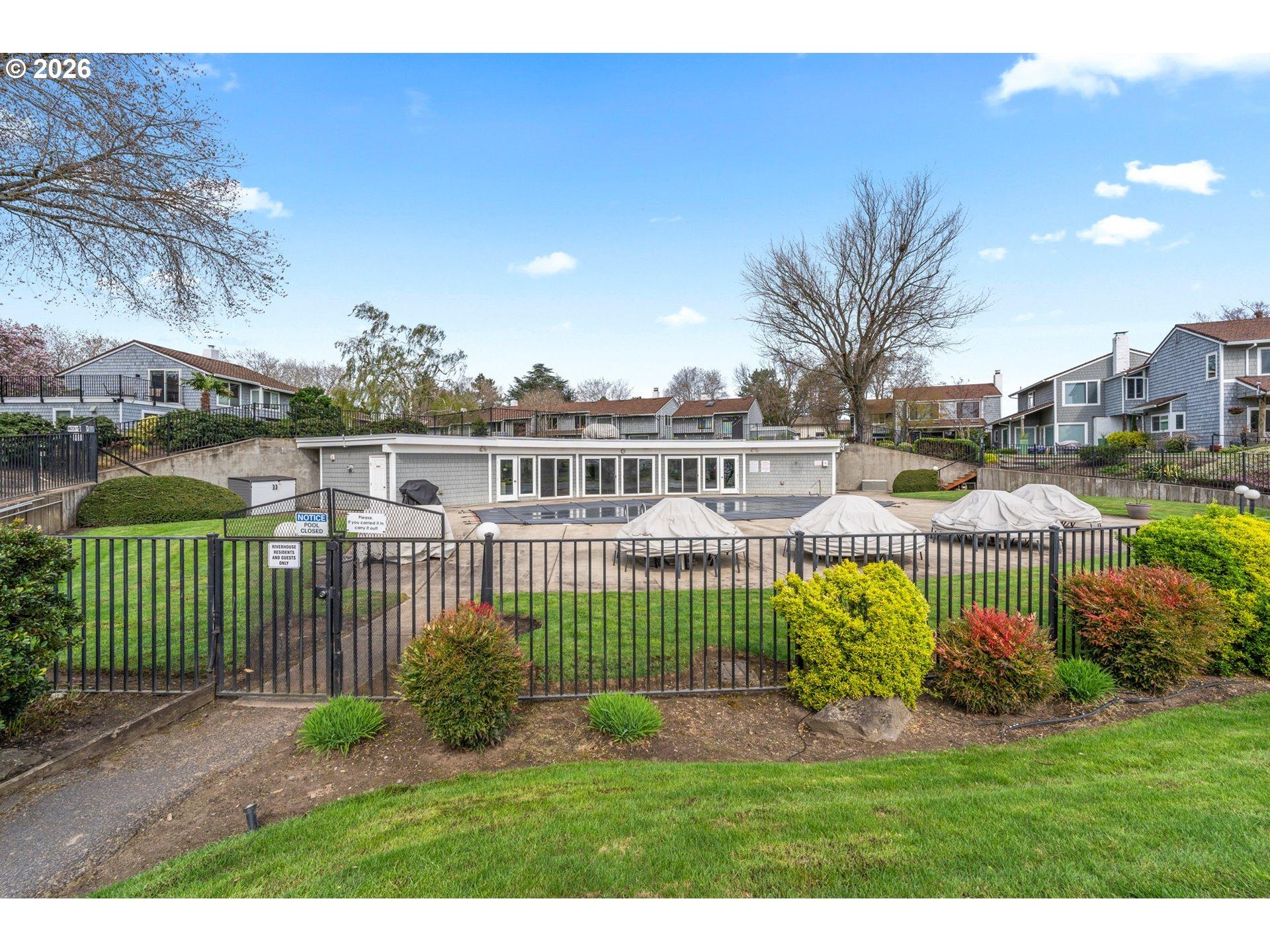 N Tomahawk Island Dr, Portland, OR 97217