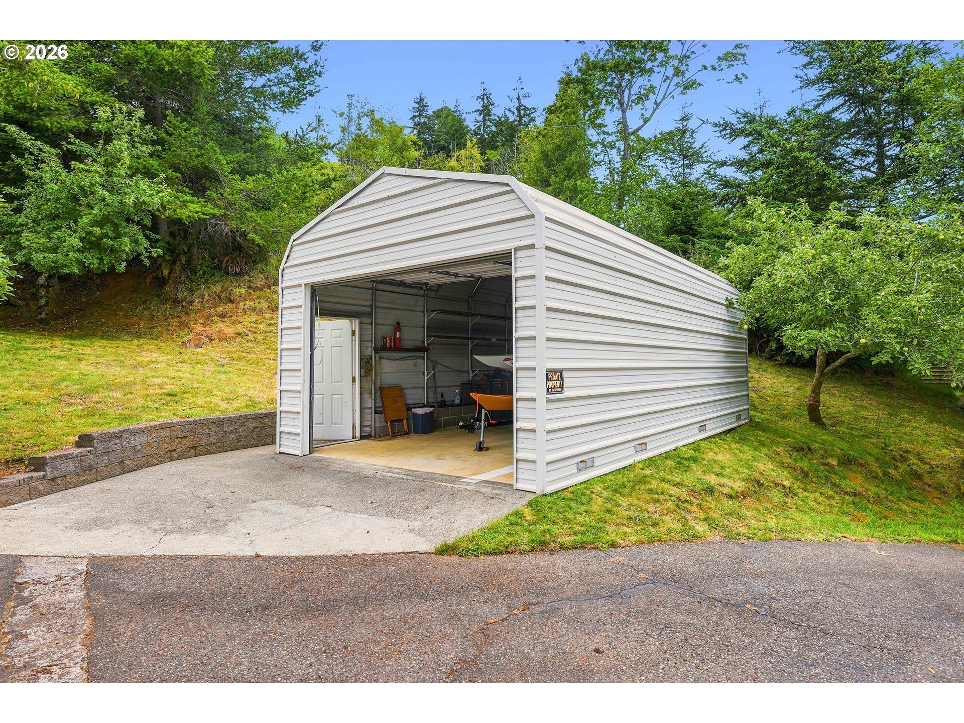 Royal Dr, Lakeside, OR 97449