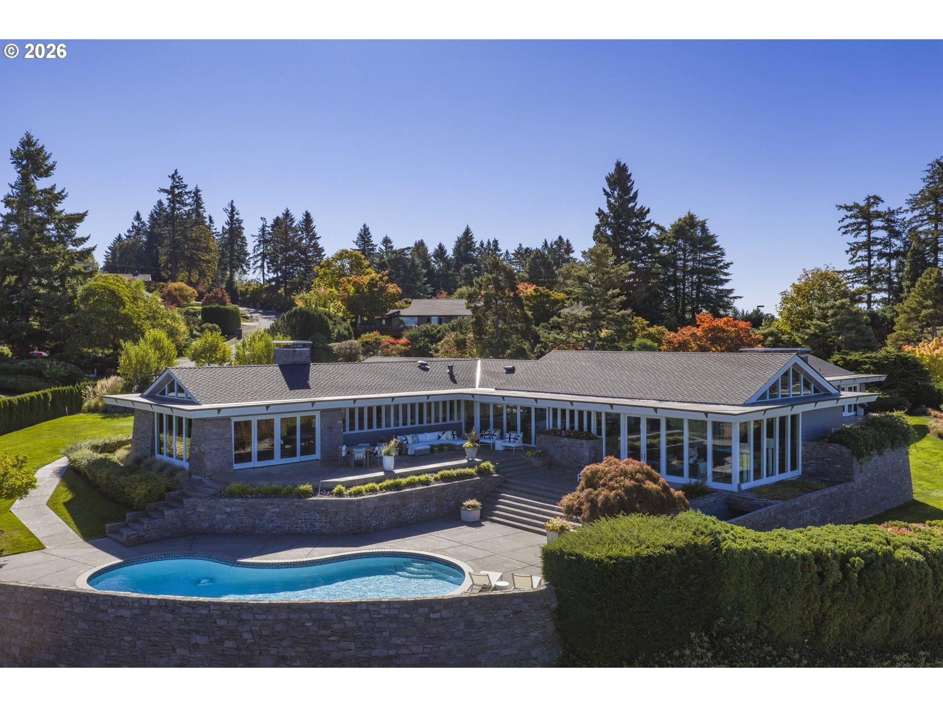Cherry Cir, Lake Oswego, OR 97034