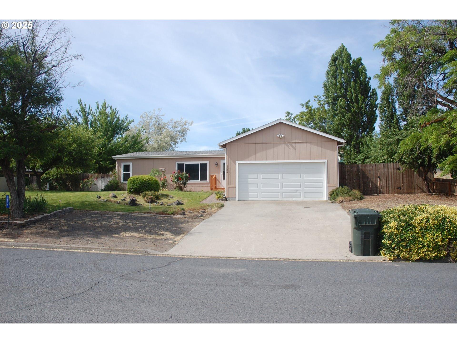 Cottonwood St, Arlington, OR 97812
