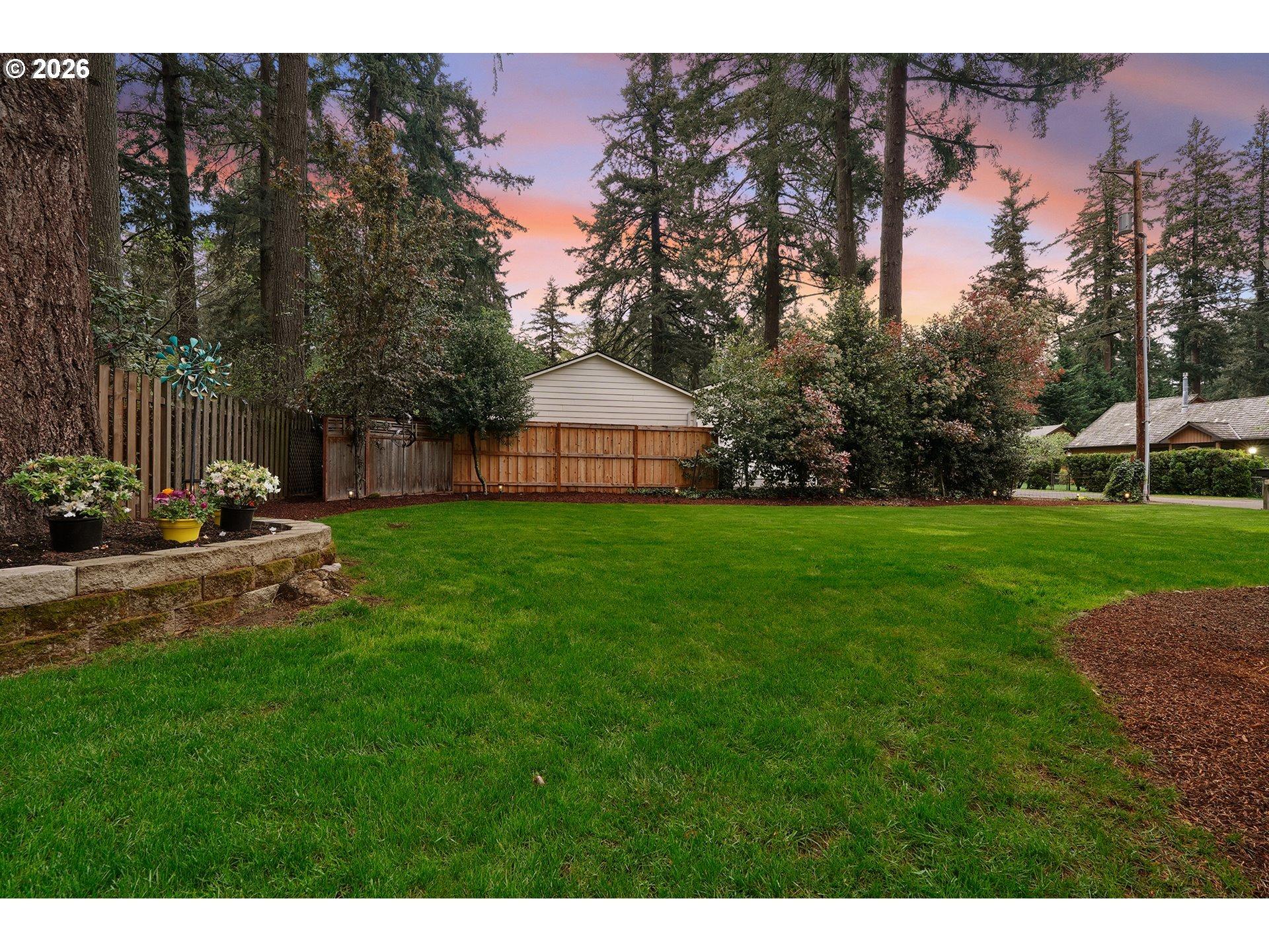 Bonaire Ave, Lake Oswego, OR 97035
