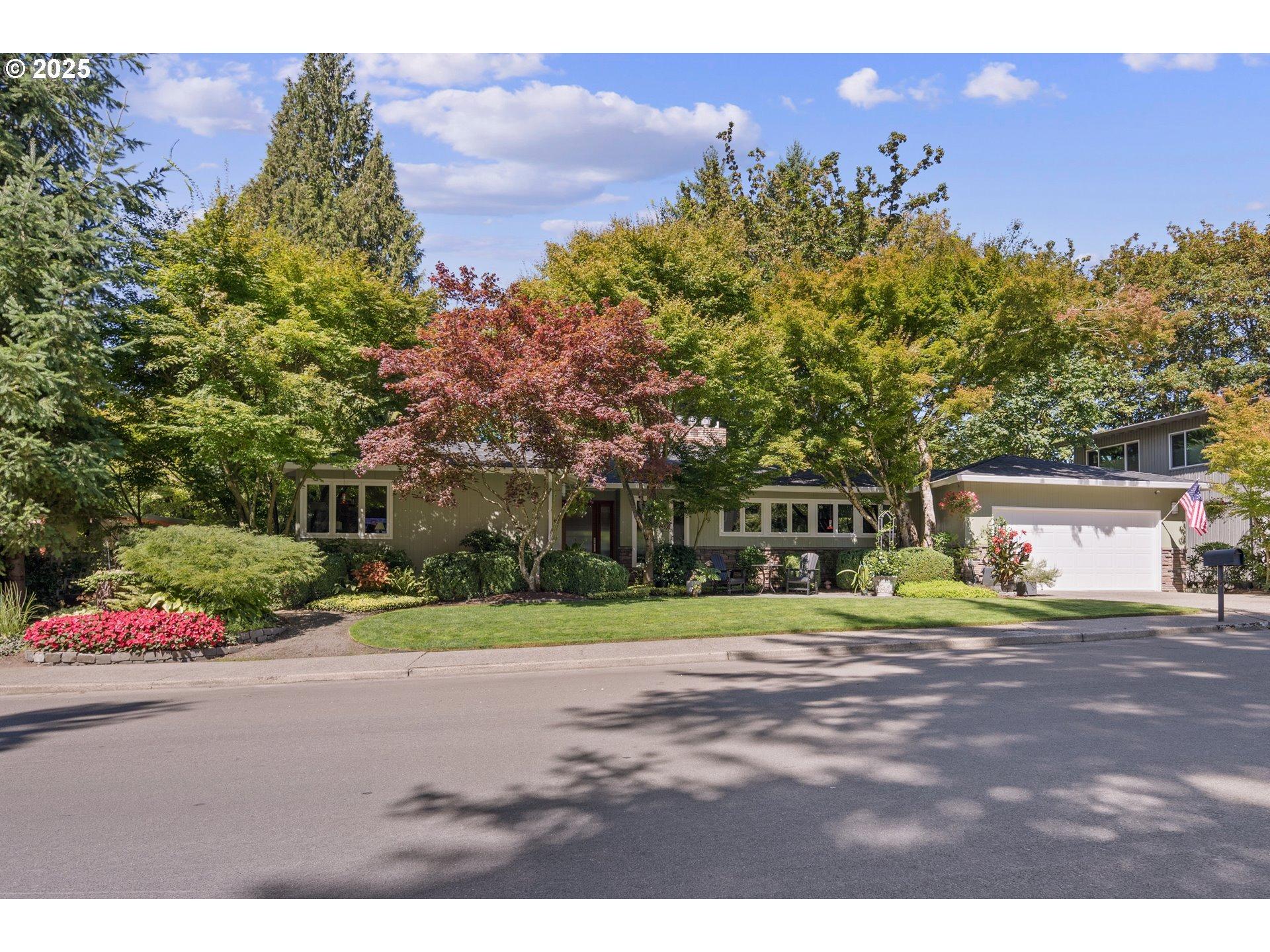 Woodland Ter, Lake Oswego, OR 97034
