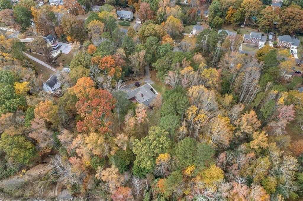 Lost Grove Dr Nw, Lilburn, GA 30047