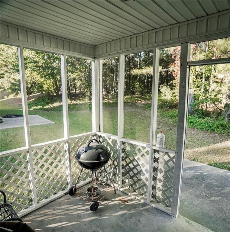 E Lake Dr, Riverdale, GA 30274