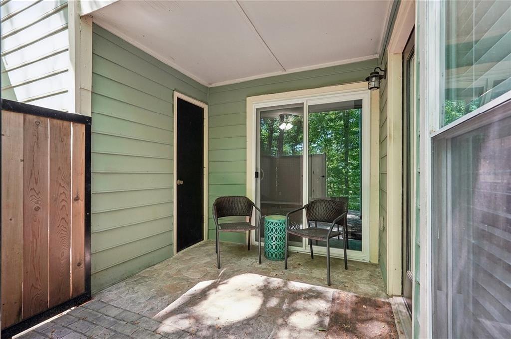 Canyon Point Cir, Roswell, GA 30076