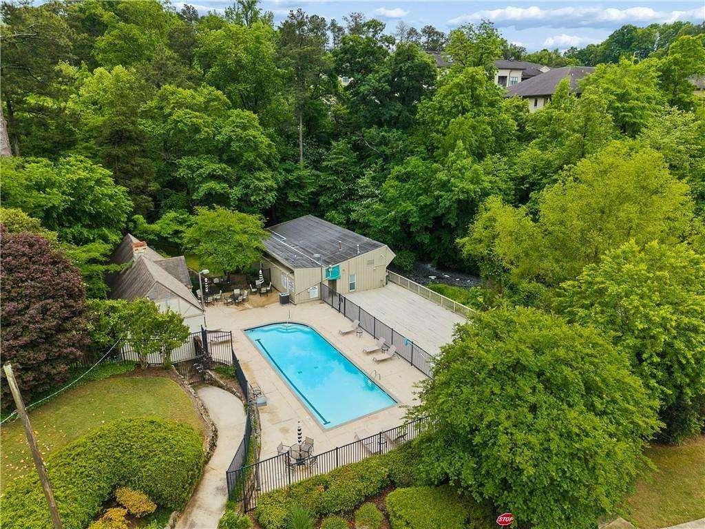Lakemoore Dr Ne, Atlanta, GA 30342