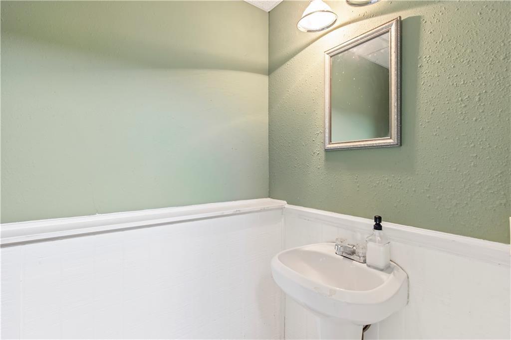 Hunters Mill Dr, Hiram, GA 30141