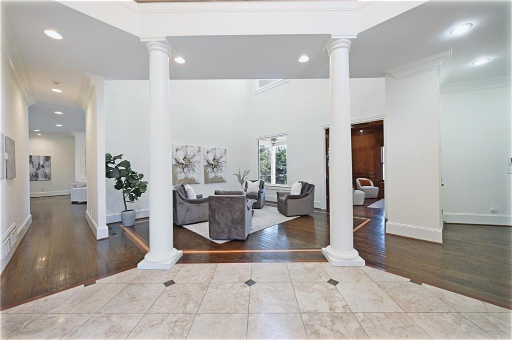 Regency Cir, Sandy Springs, GA 30350