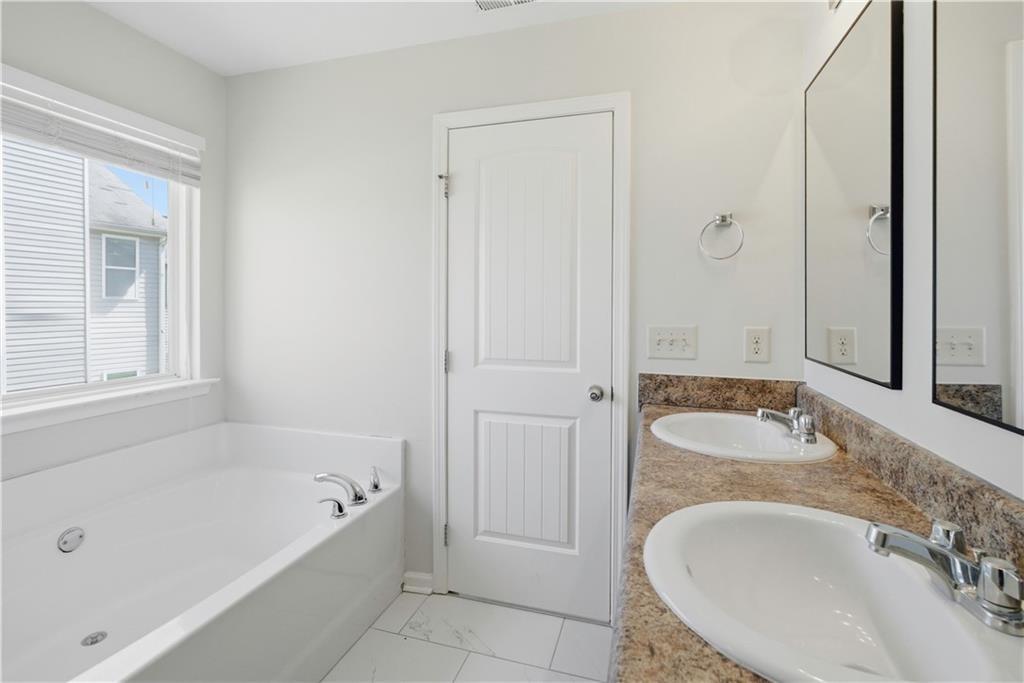 Crescent Ln, Dallas, GA 30157