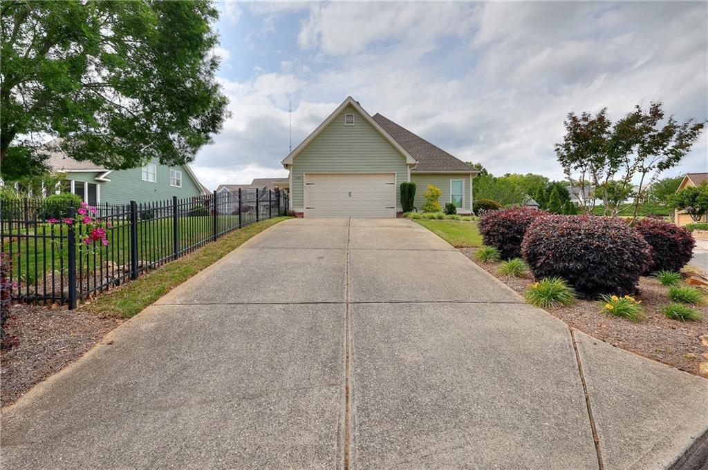 Hawthorn Way, Hoschton, GA 30548