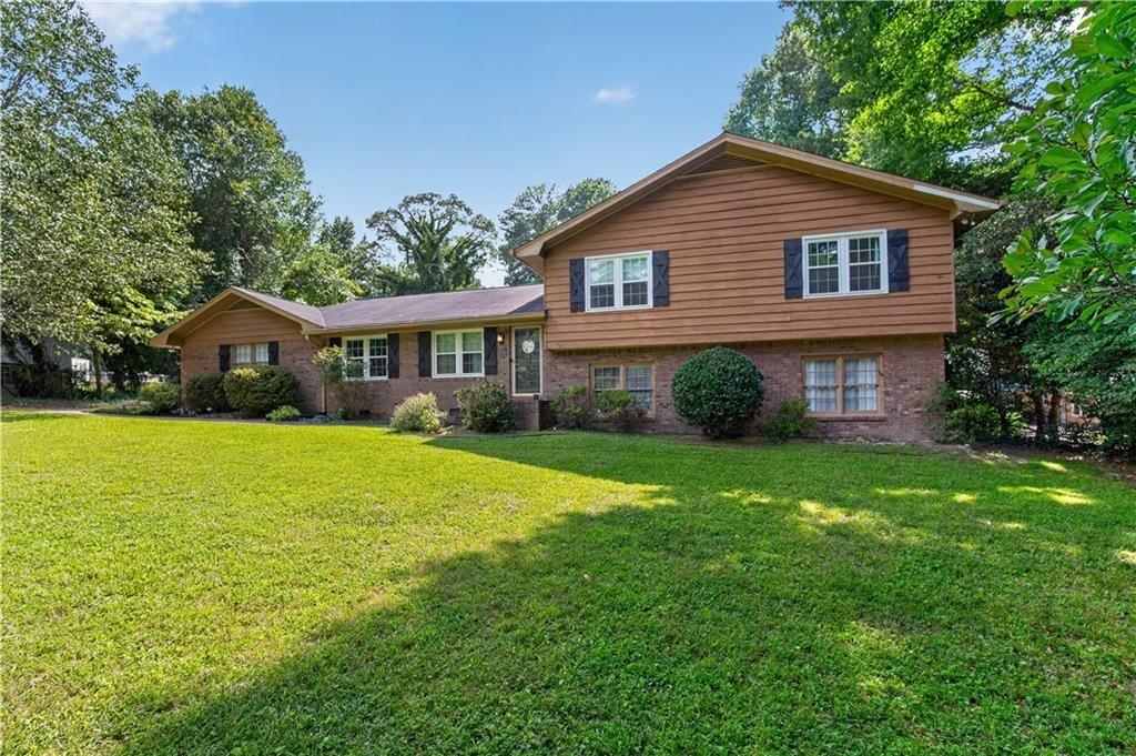 Valley Creek Cir, Snellville, GA 30078