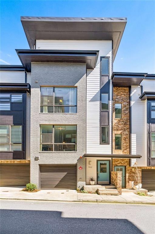 Moda Dr, Atlanta, GA 30316