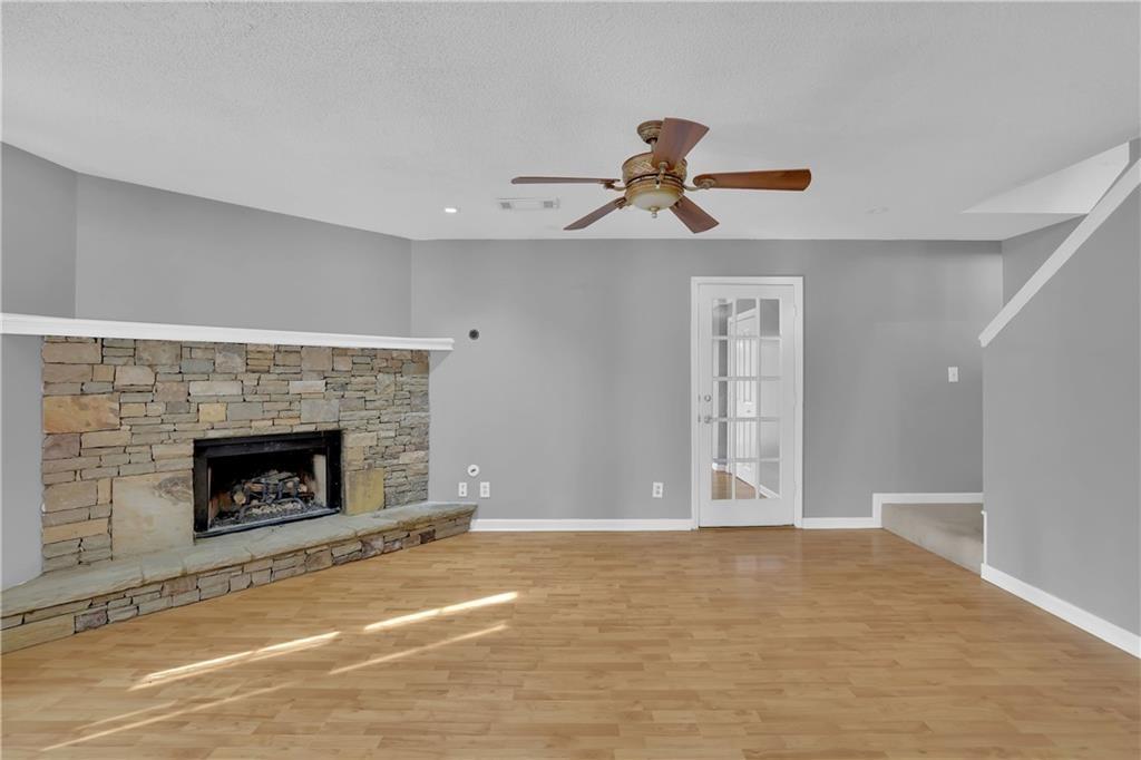 Farm Valley Dr Ne, Woodstock, GA 30188