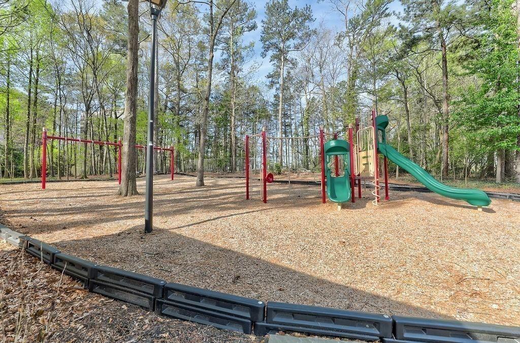 Mount Vernon Cir, Sandy Springs, GA 30338