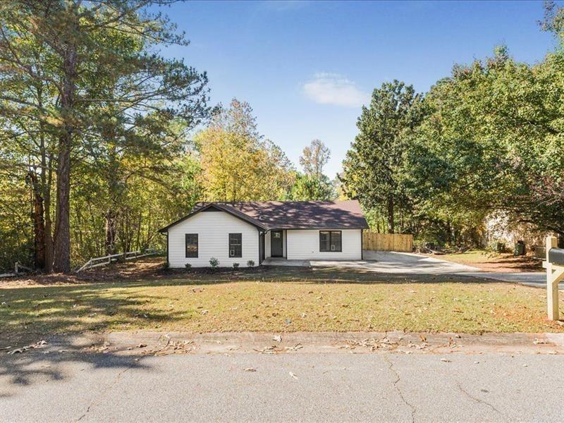 Fernwood Dr, Riverdale, GA 30296