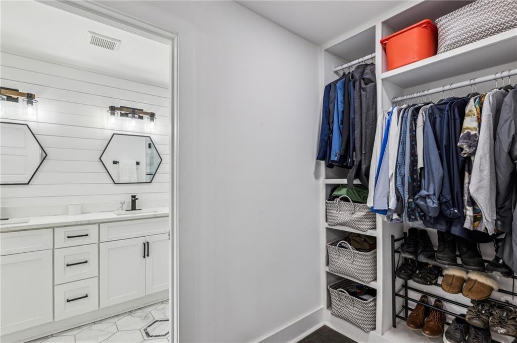 Spruce Dr Se, Smyrna, GA 30080