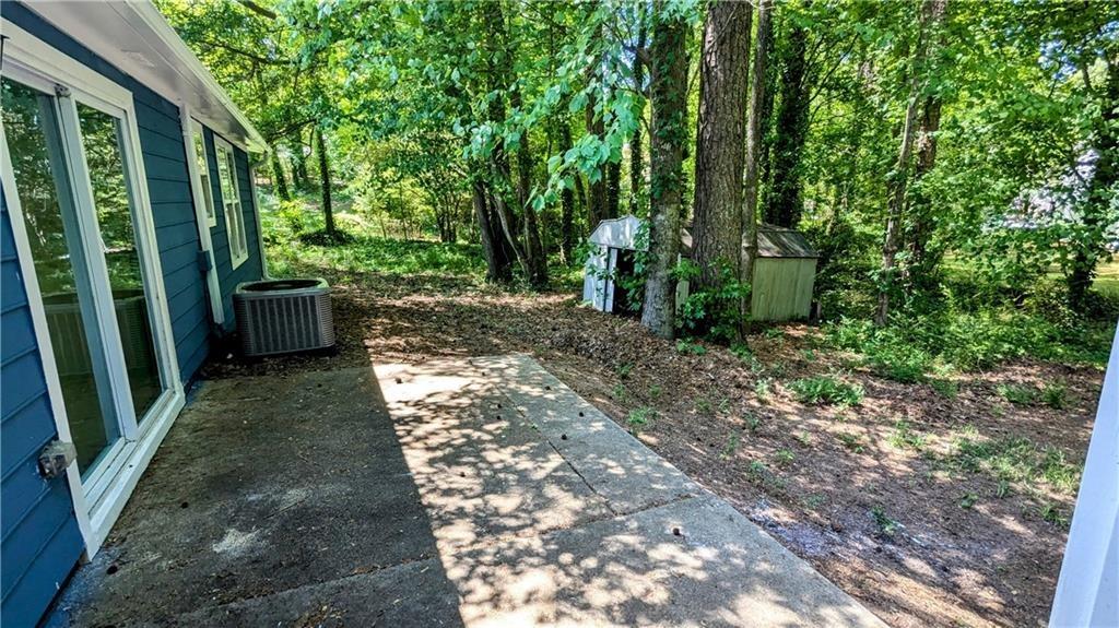 Greenhedge Dr, Stone Mountain, GA 30088