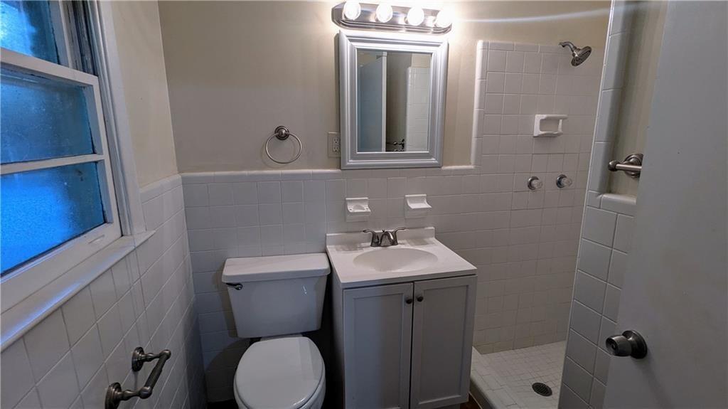 Dobbs Dr Nw, Kennesaw, GA 30152