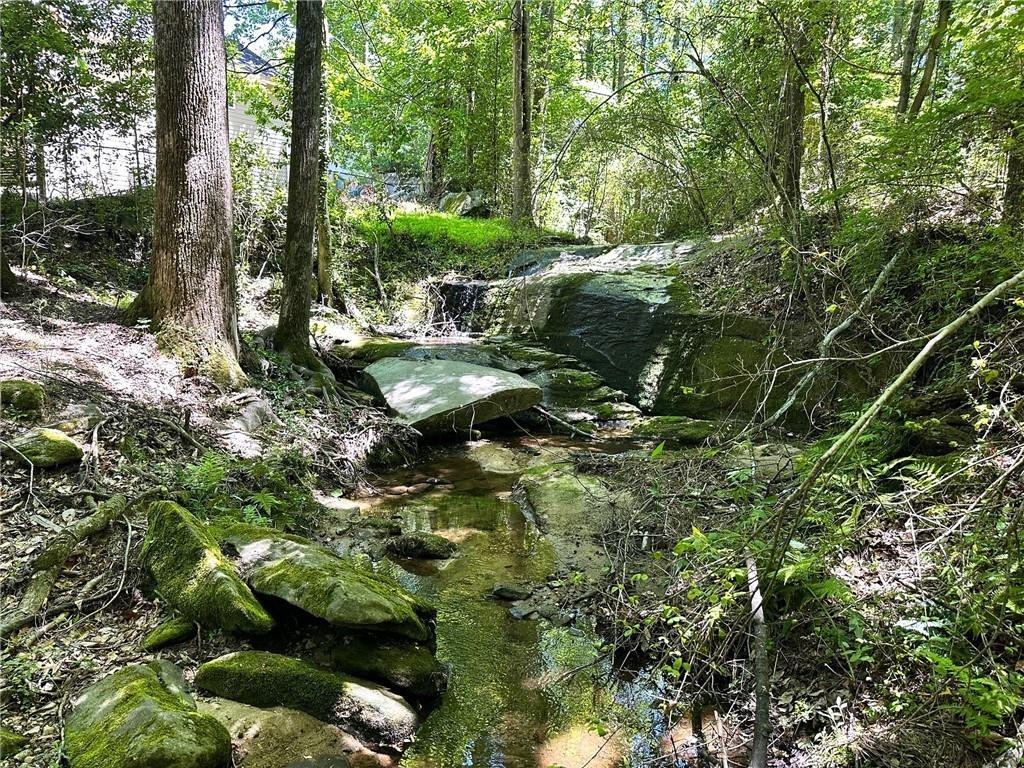 Fall View Ct, Winder, GA 30680