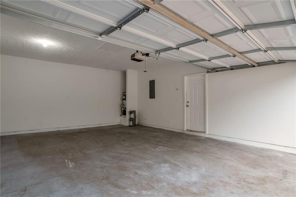 Linecrest Ln, Ellenwood, GA 30294