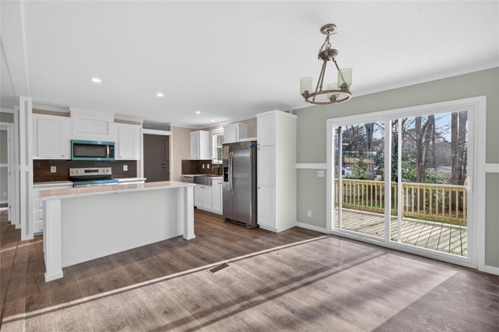 Woodland Cir, Loganville, GA 30052