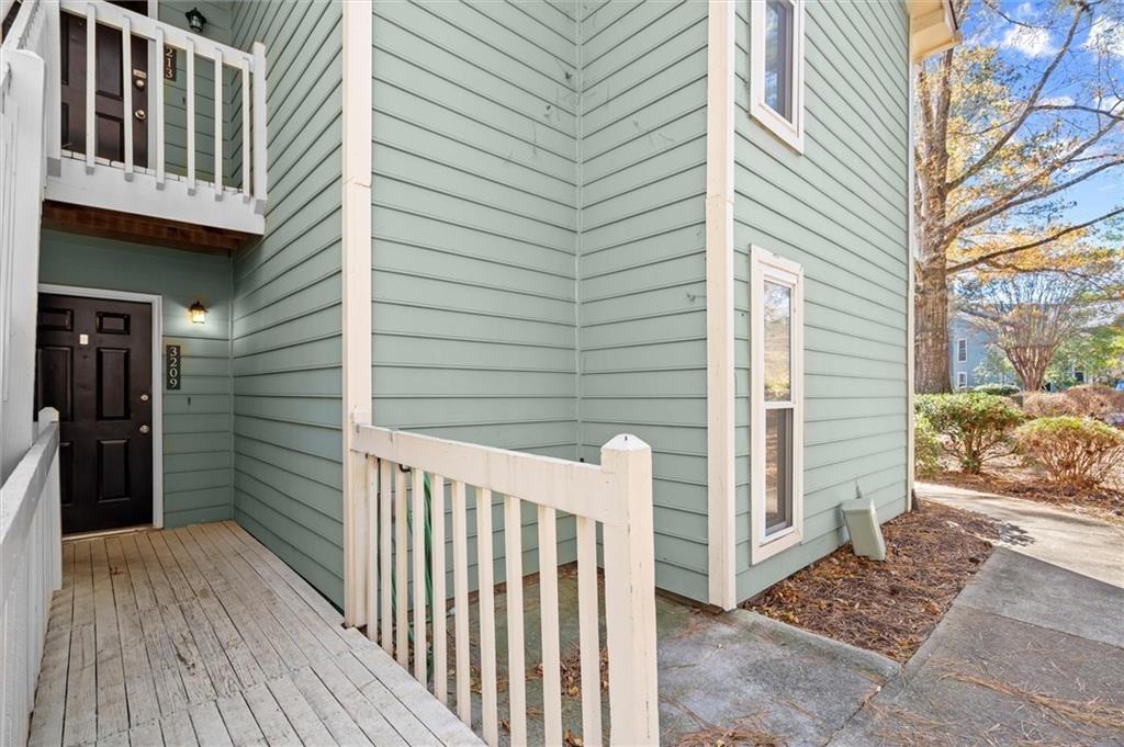 Canyon Point Cir, Roswell, GA 30076