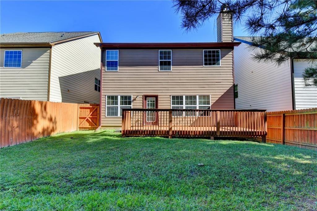 Lakeside Walk Dr Nw, Lilburn, GA 30047