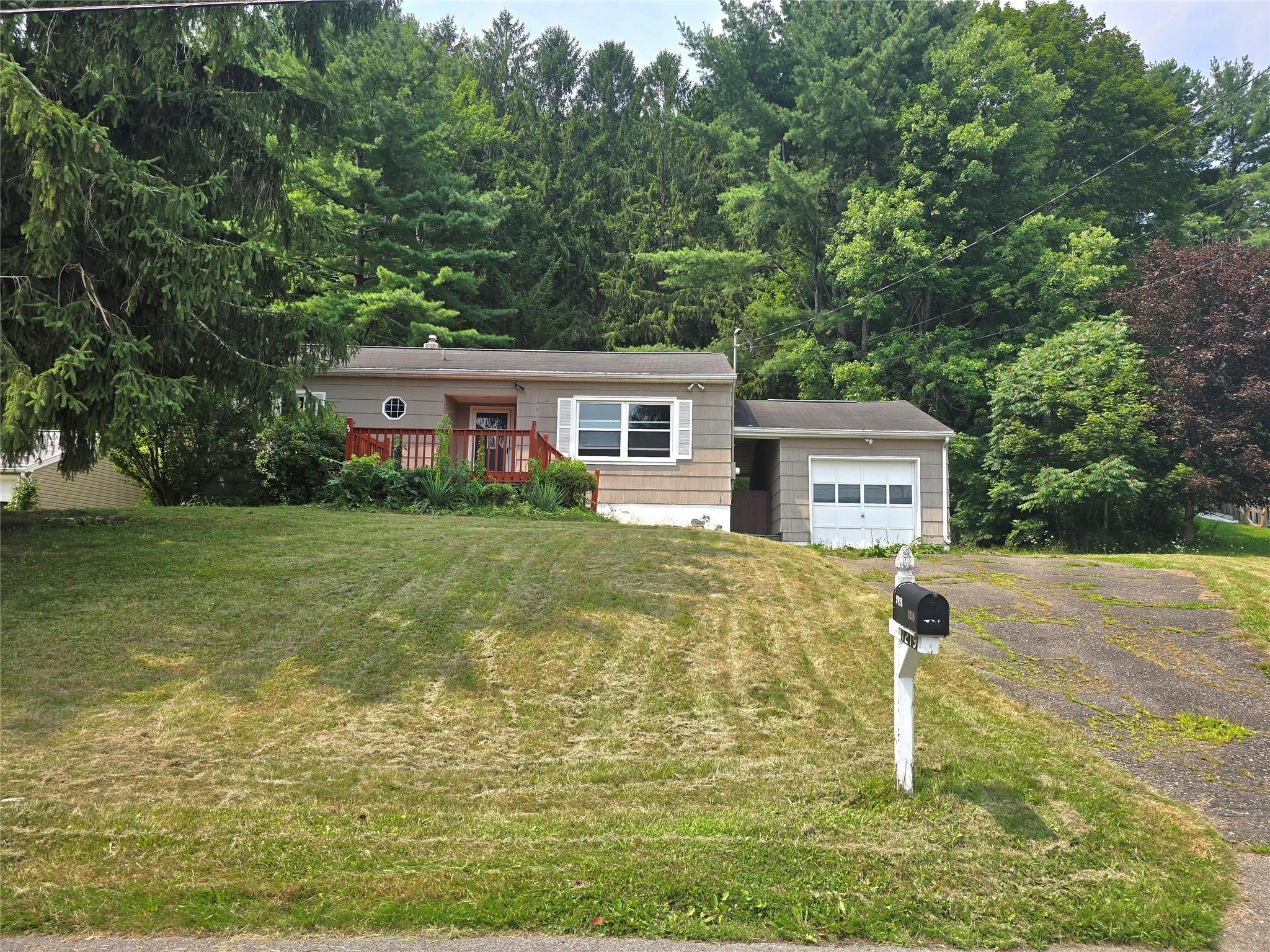 Crestview Dr, Endicott, NY 13760