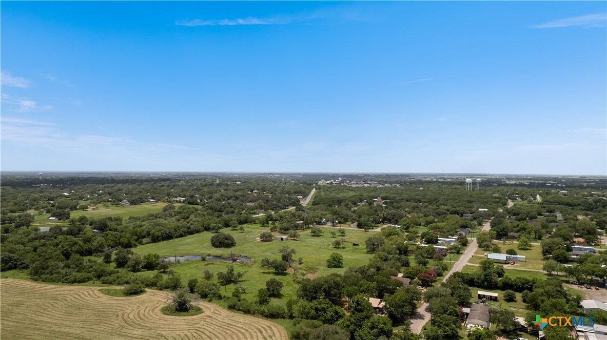Julia St, Yoakum, TX 77995