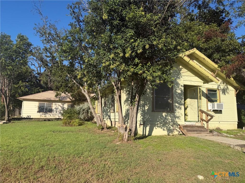 S Race St, Lampasas, TX 76550