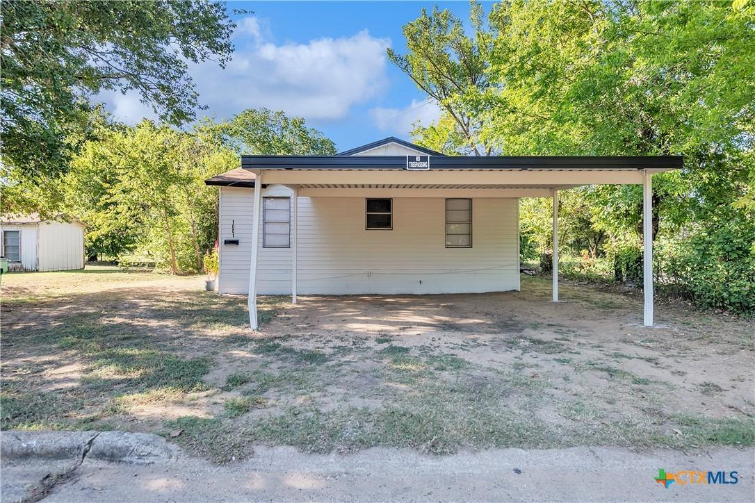 W 8th St, Cameron, TX 76520