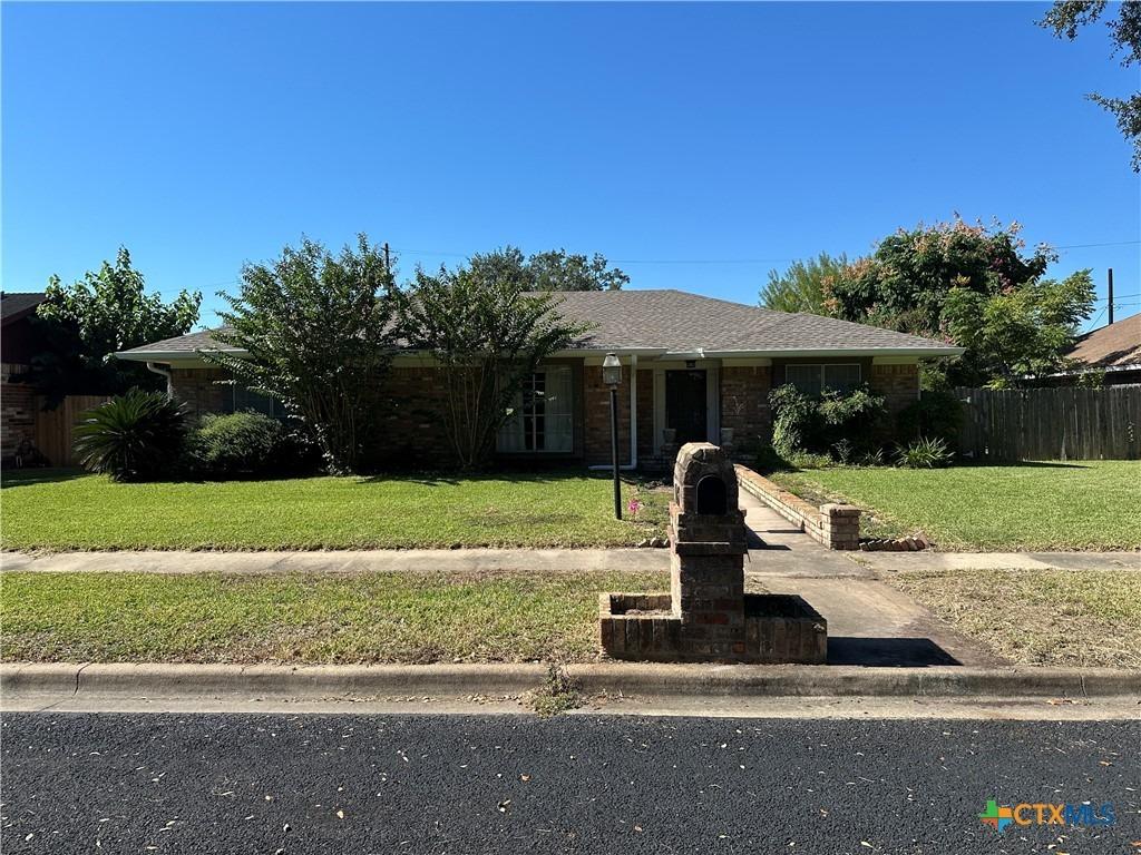Oxford St, Victoria, TX 77904