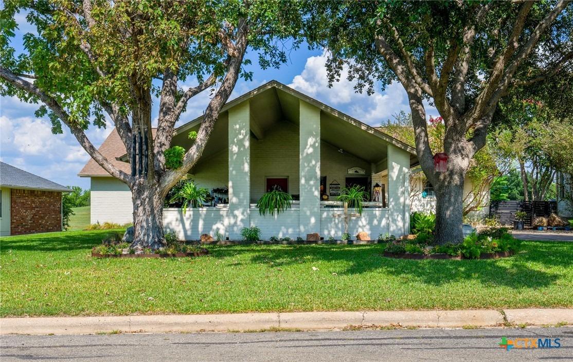 Saint Andrews St, Meadowlakes, TX 78654