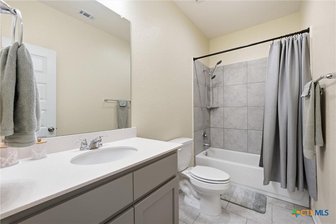Kellys Heroes Way, Jarrell, TX 76537