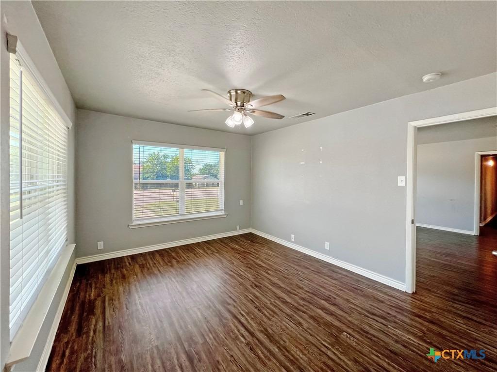 W Main St, Gatesville, TX 76528