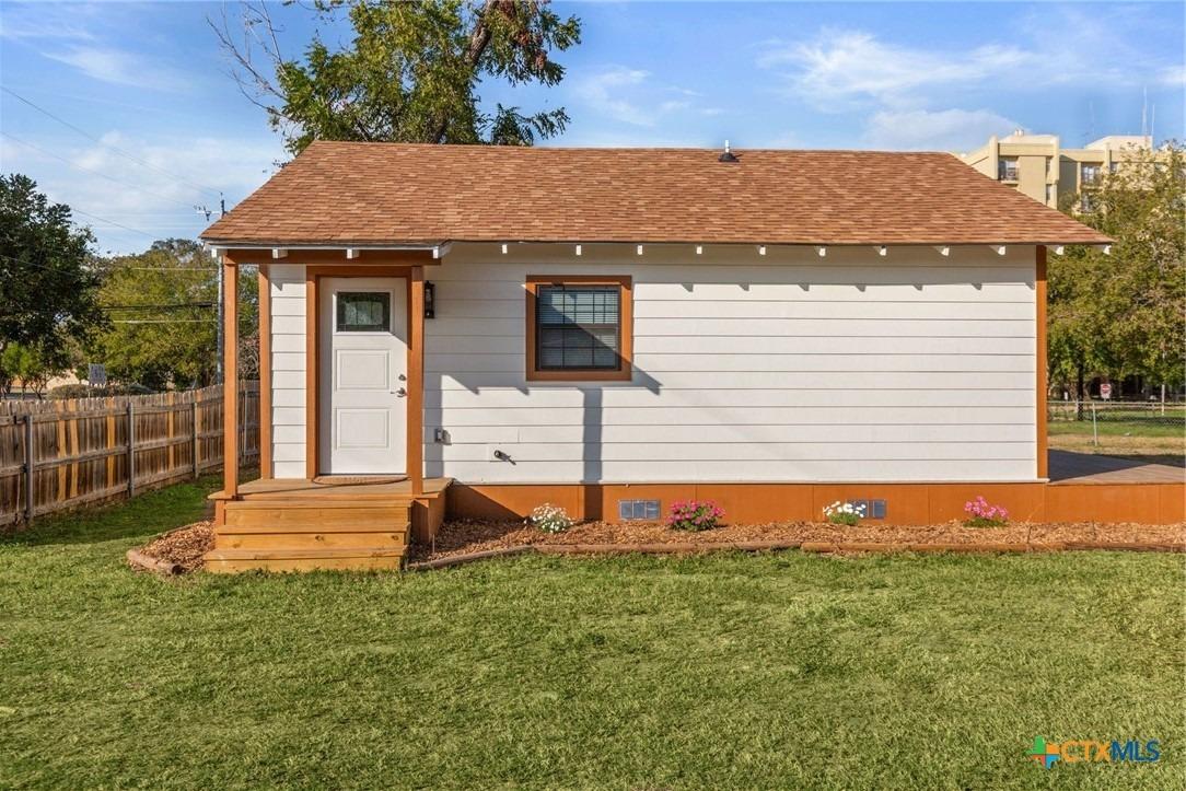 S Saunders St, Seguin, TX 78155