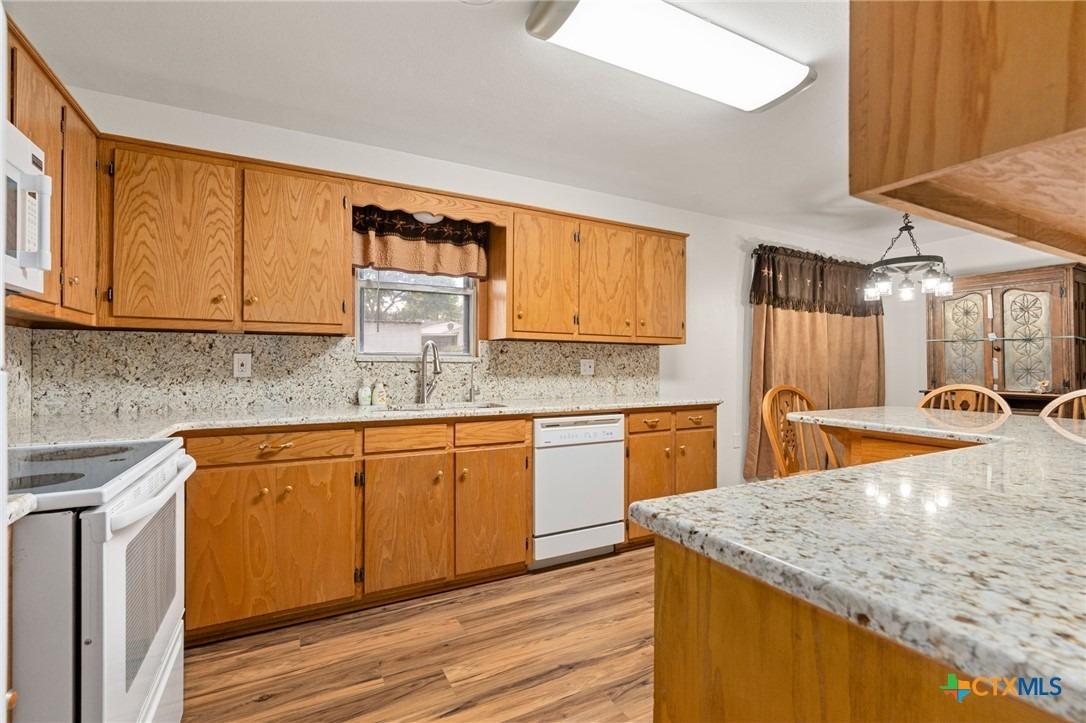 Powell Dr, Gatesville, TX 76528
