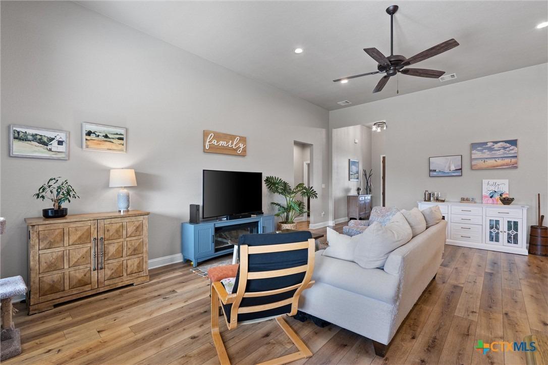 Logan Blvd, Salado, TX 76571