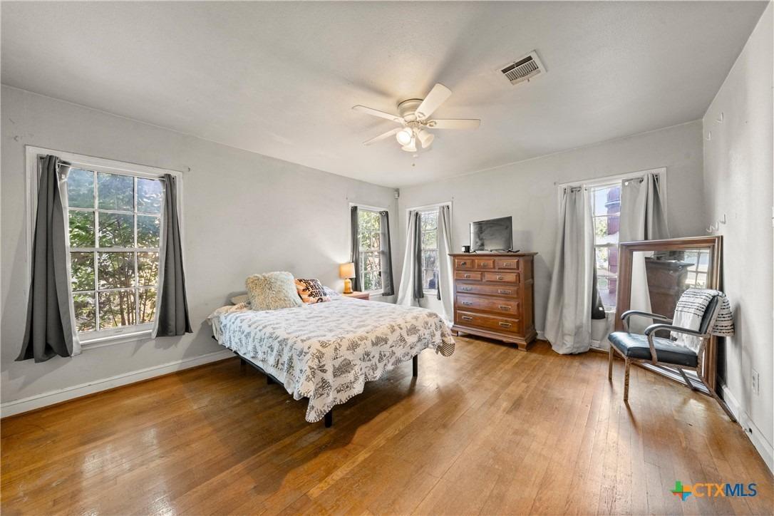 Cole Ave, Waco, TX 76707